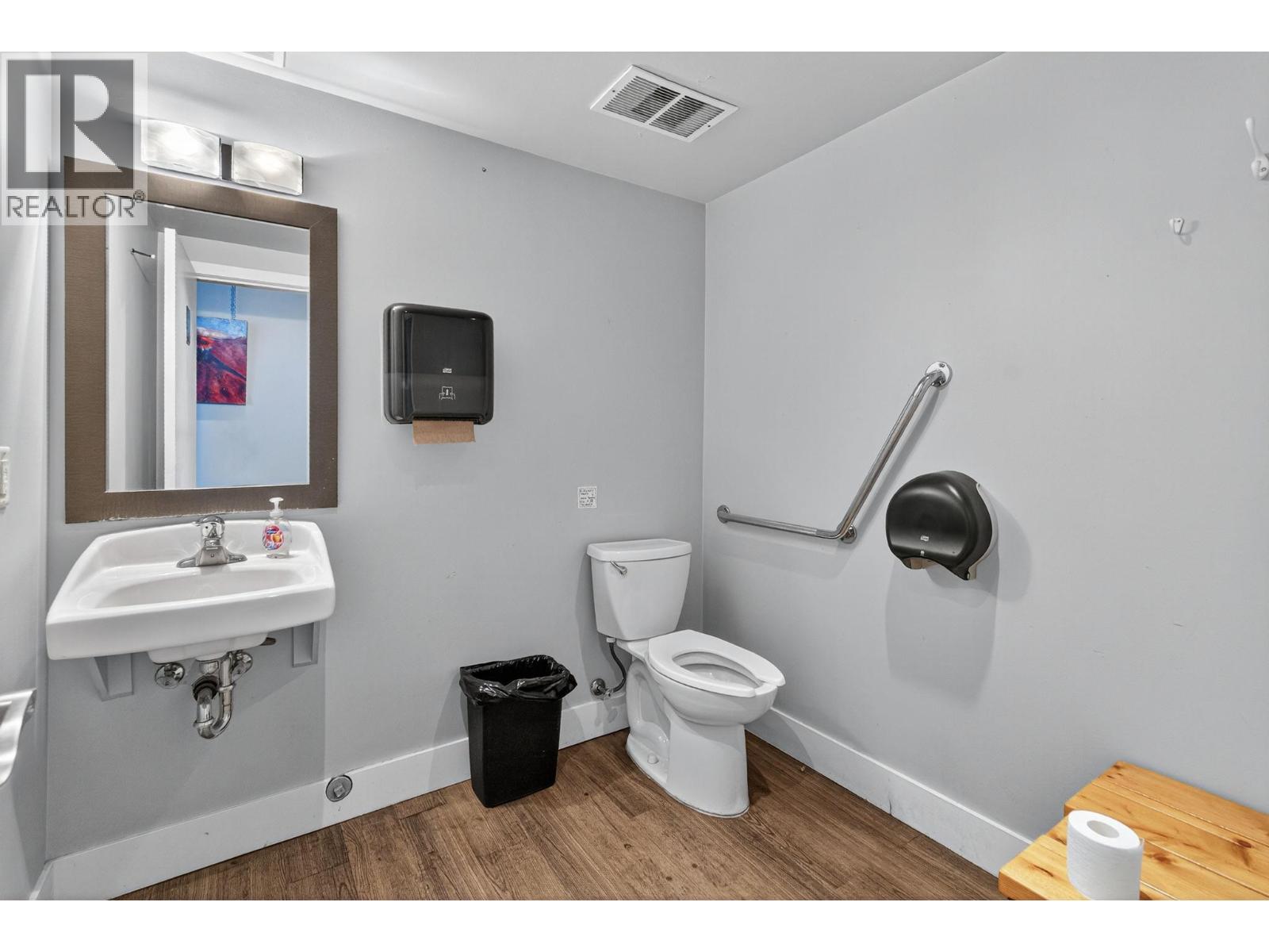 1615 Dickson Avenue Unit# 100, Kelowna, British Columbia  V1Y 0B1 - Photo 35 - 10365893