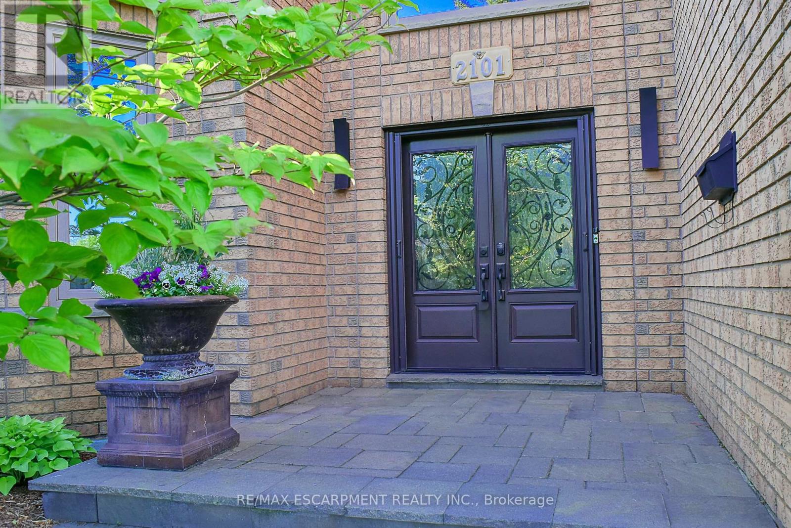 2101 Westoak Trails Boulevard, Oakville, Ontario  L6M 3L2 - Photo 2 - W13129274