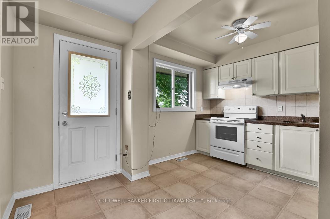 86f Seyton Drive, Ottawa, Ontario  K2H 8W5 - Photo 4 - X13223938
