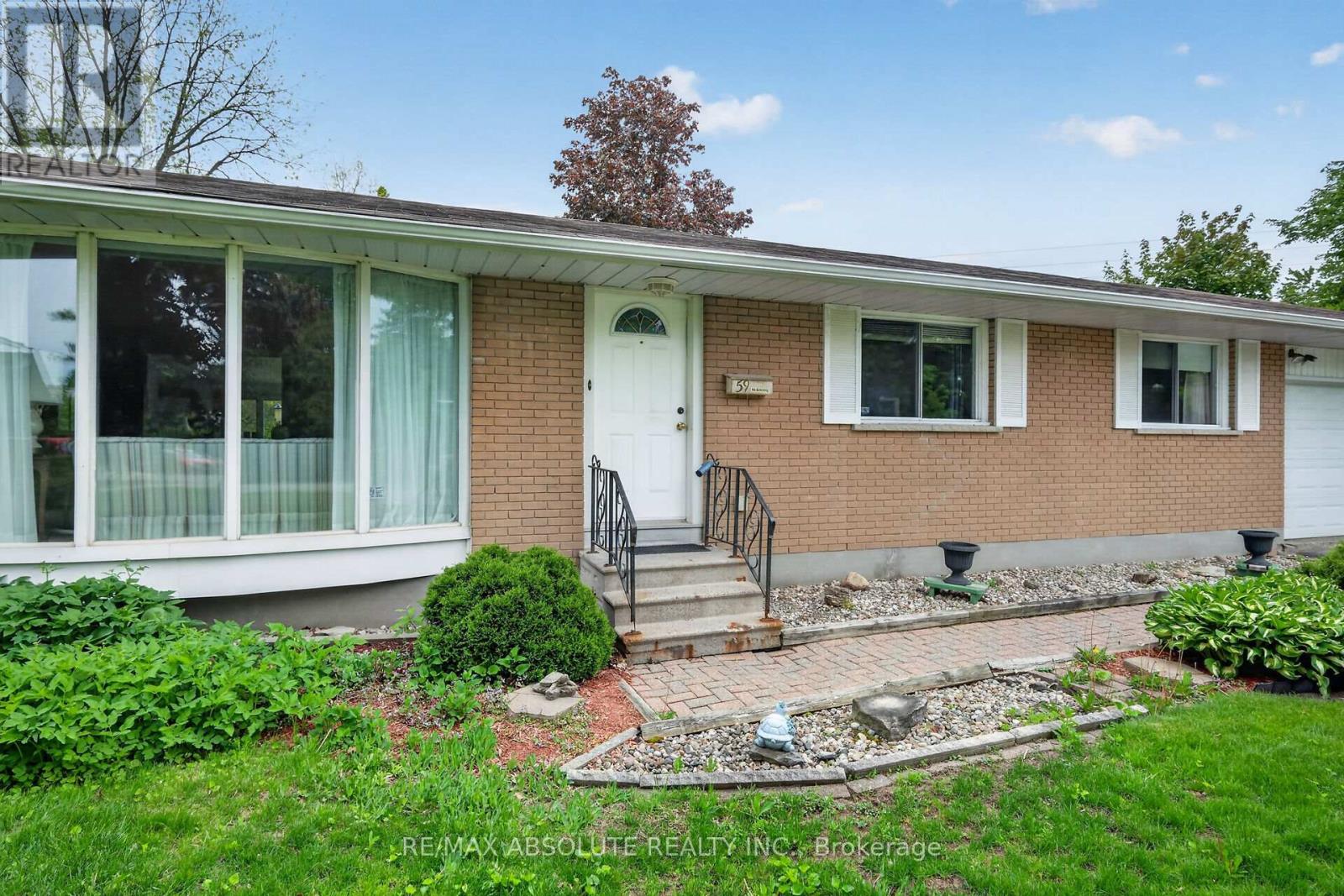 59 Evergreen Drive, Ottawa, Ontario K2H 6C5 - Photo 2 - X13224002