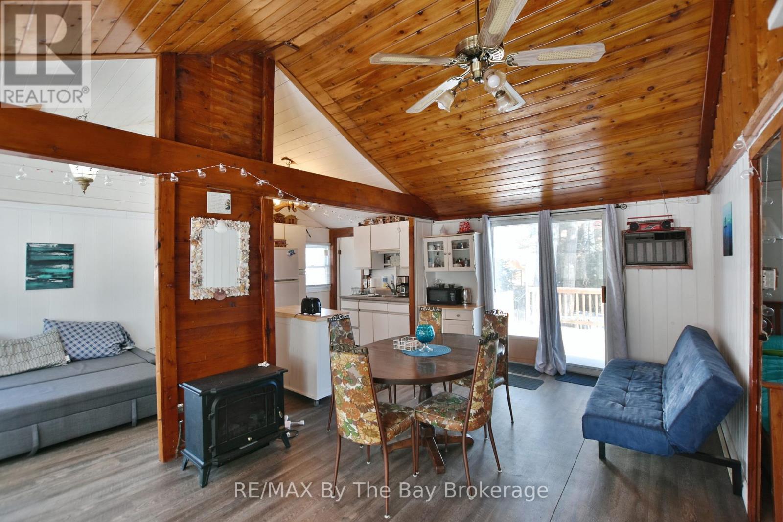 33 17th Street N, Wasaga Beach, Ontario L9Z 2J1 - Photo 2 - S13223860