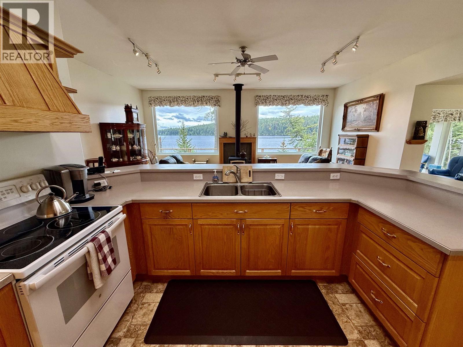 5798 Timothy Lake Road, Lac La Hache, British Columbia  V0K 1T0 - Photo 8 - R3130005