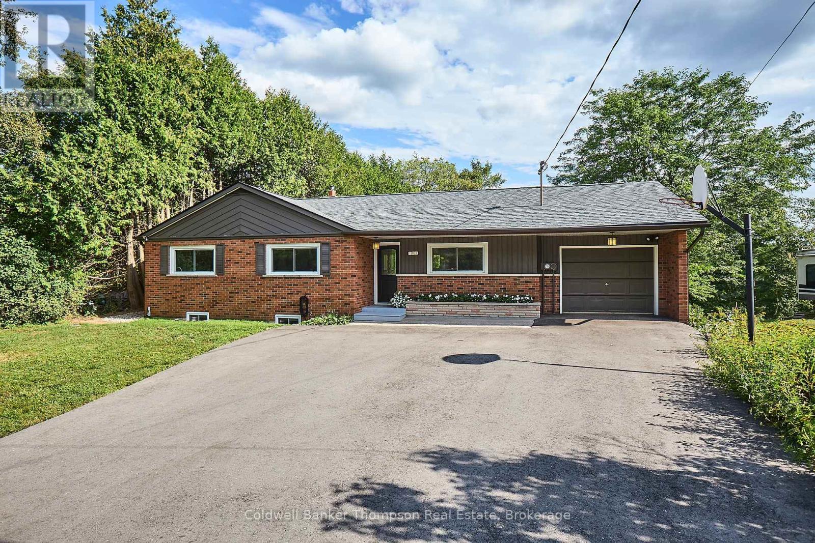 109 Riverside Drive, Huntsville, Ontario  P1H 1R6 - Photo 2 - X13223666