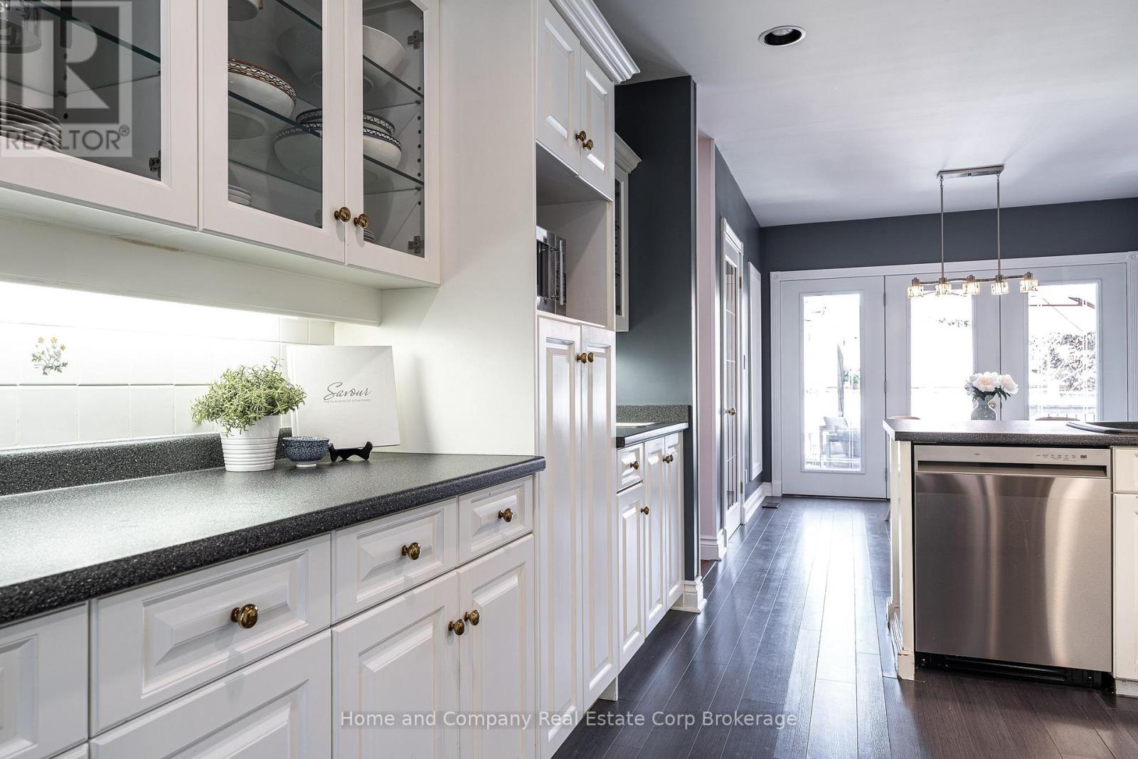 276 Woods Street, Stratford, Ontario  N5A 7T4 - Photo 3 - X13223886