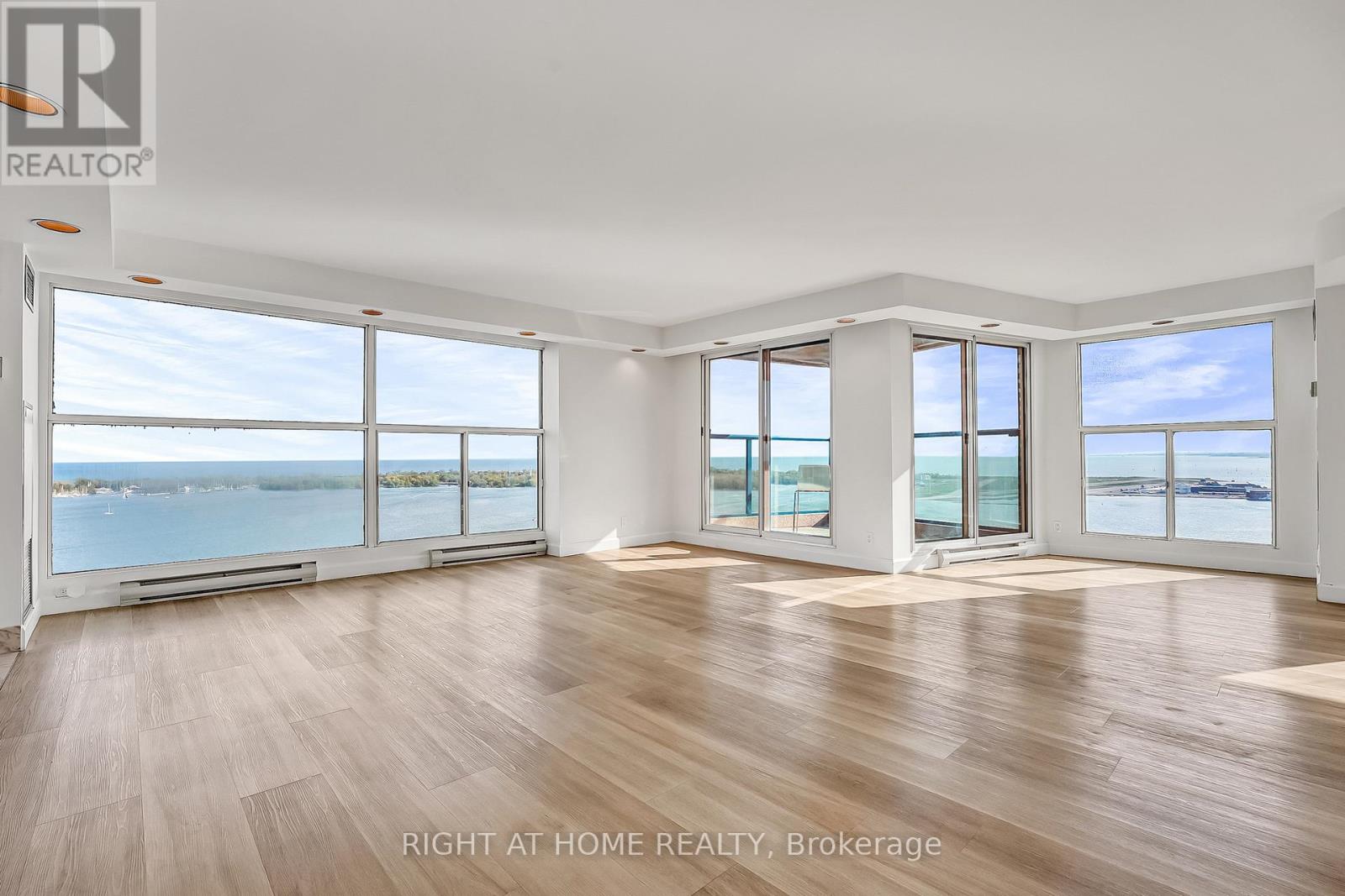 3008 - 99 Harbour Square, Toronto, Ontario  M5J 2H2 - Photo 15 - C13223720