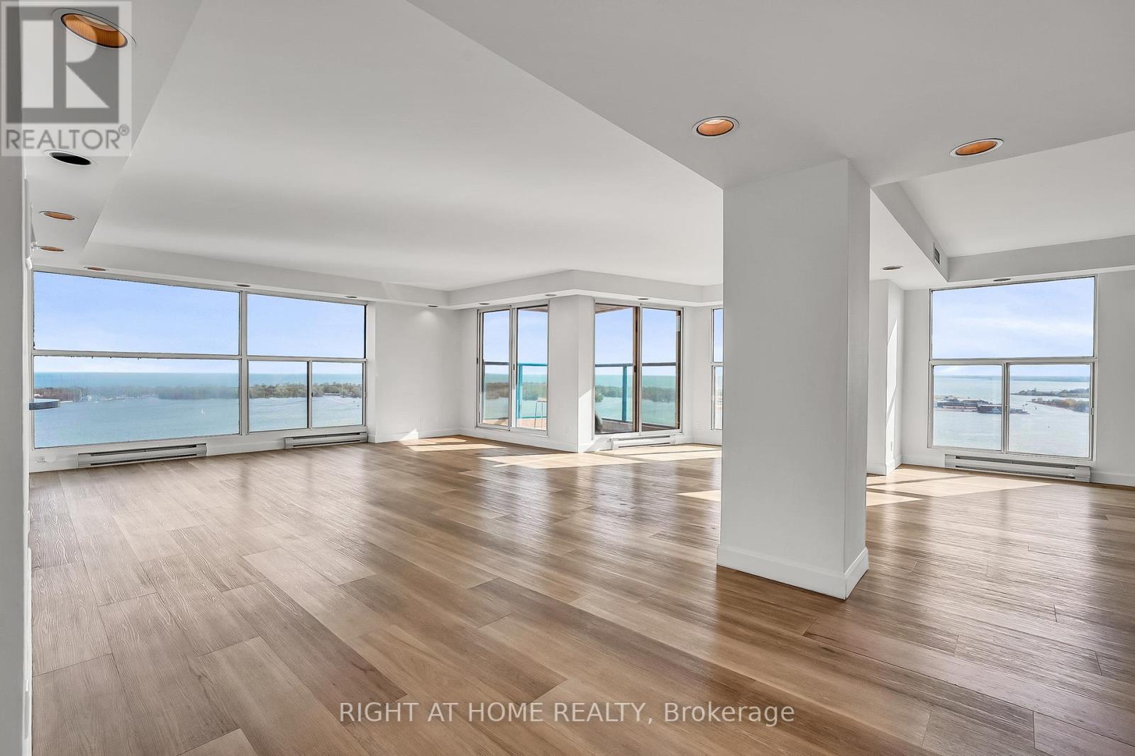 3008 - 99 Harbour Square, Toronto, Ontario  M5J 2H2 - Photo 8 - C13223720