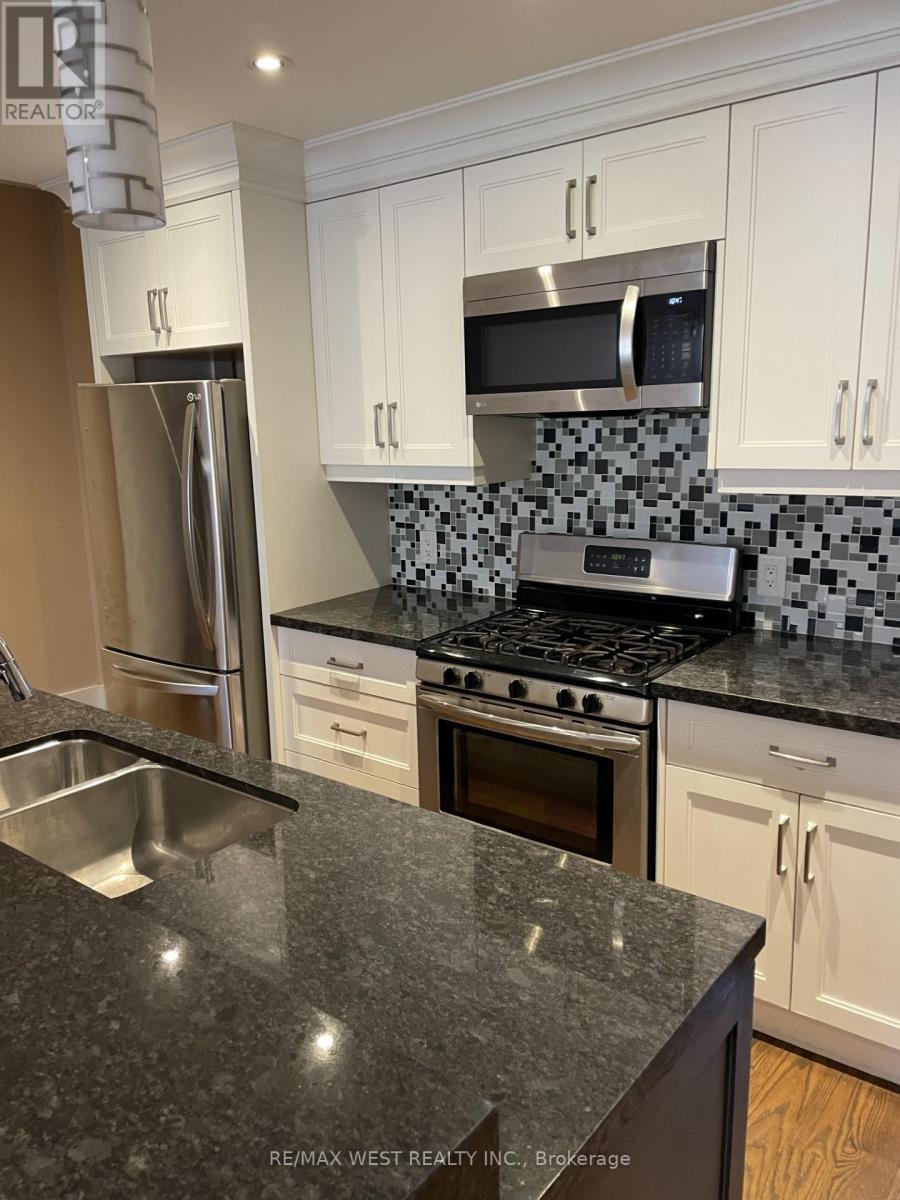 Main - 111 Lippincott Street, Toronto, Ontario  M5S 2P2 - Photo 11 - C13223798