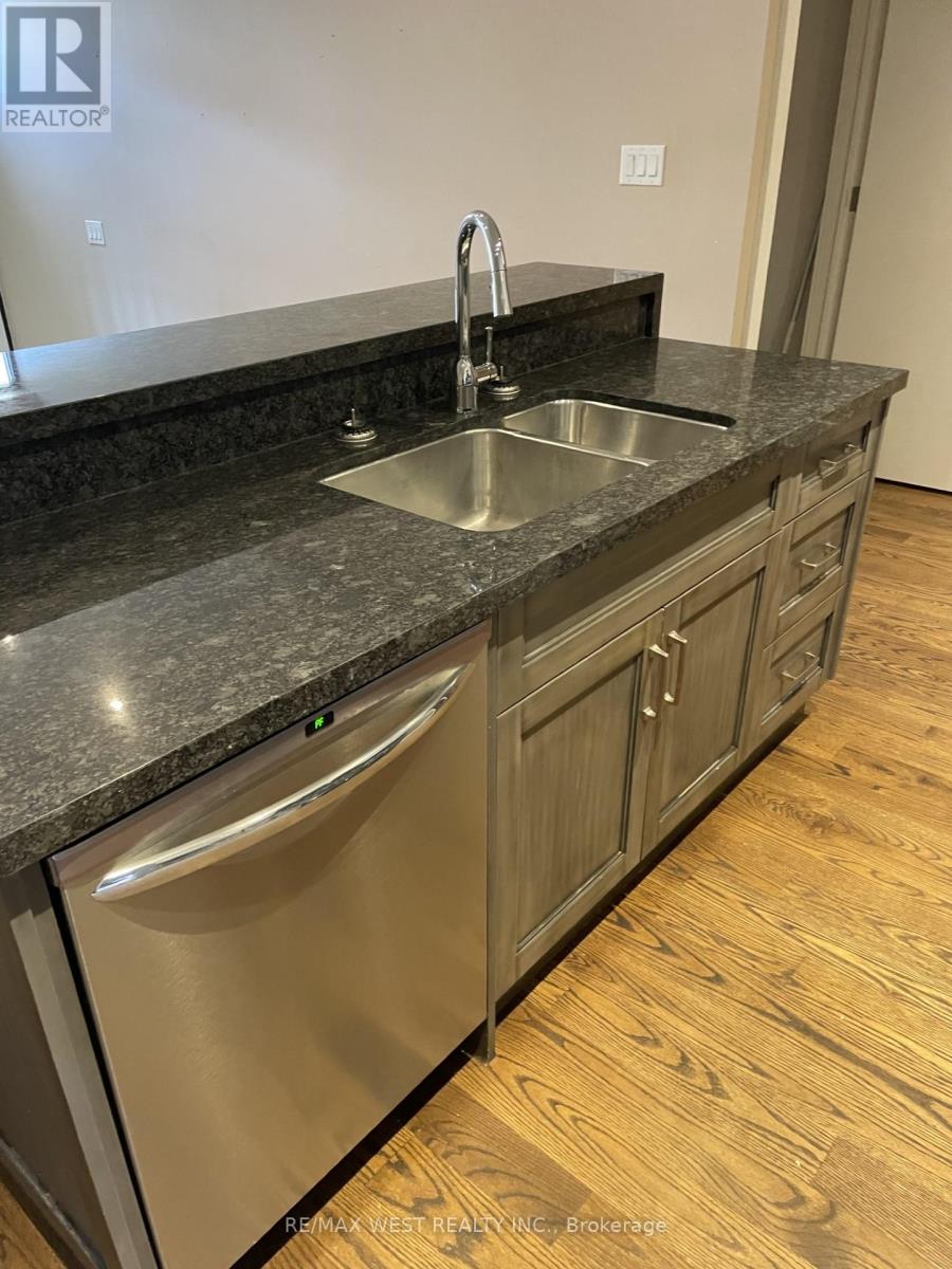 Main - 111 Lippincott Street, Toronto, Ontario  M5S 2P2 - Photo 12 - C13223798