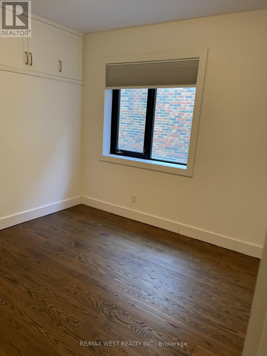 Main - 111 Lippincott Street, Toronto, Ontario  M5S 2P2 - Photo 17 - C13223798