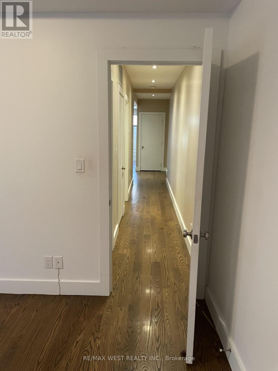 Main - 111 Lippincott Street, Toronto, Ontario  M5S 2P2 - Photo 20 - C13223798