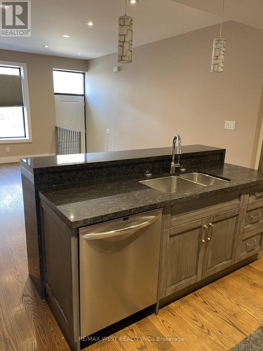 Main - 111 Lippincott Street, Toronto, Ontario  M5S 2P2 - Photo 3 - C13223798