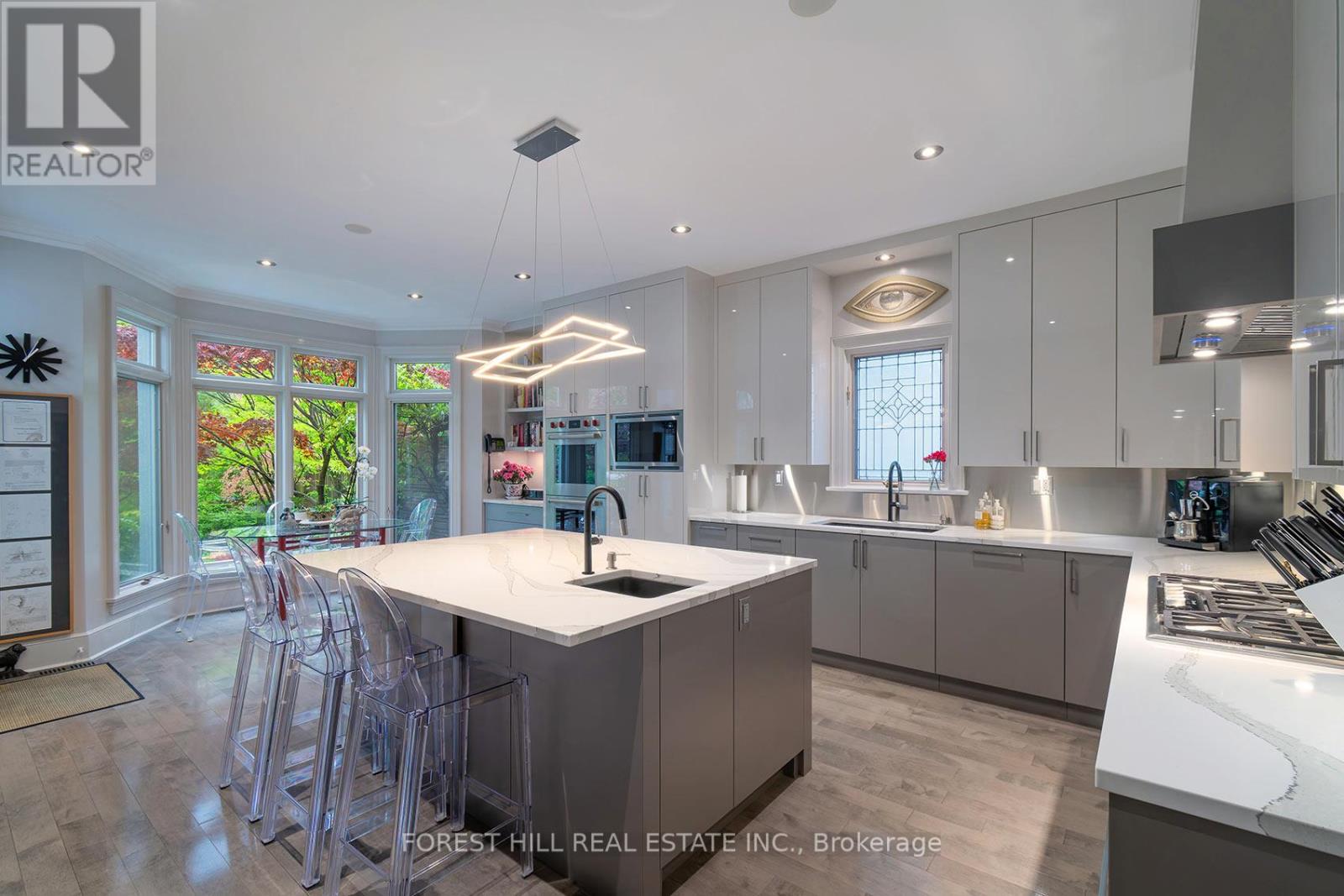 12 Shorncliffe Avenue, Toronto, Ontario  M4V 1T1 - Photo 11 - C13223826