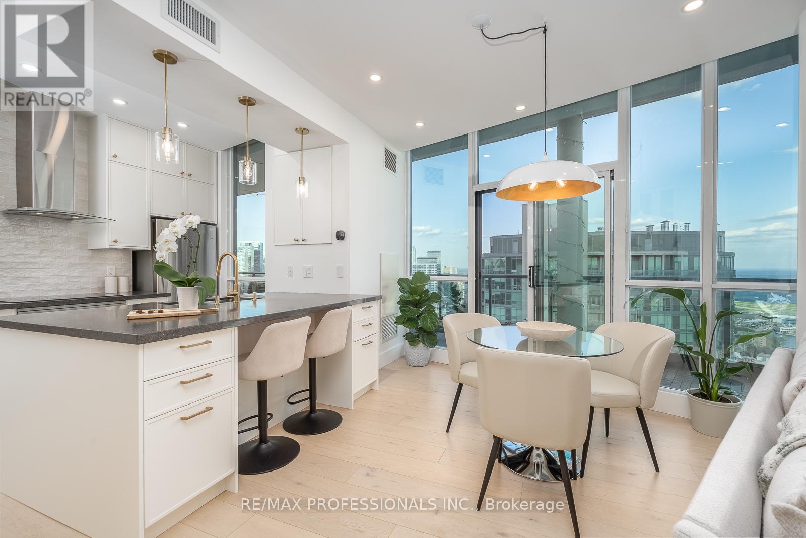 3804 - 219 Fort York Boulevard, Toronto, Ontario  M5V 1B1 - Photo 11 - C13223972