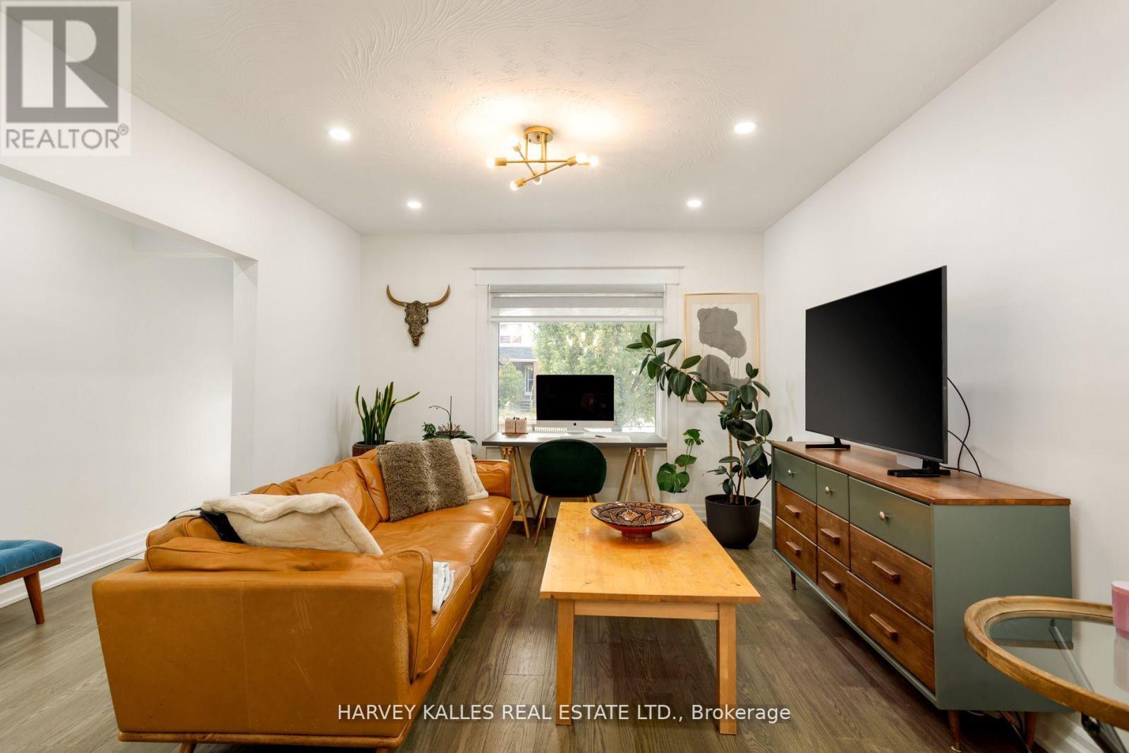 139 King Edward Avenue, Toronto, Ontario  M4C 5J7 - Photo 10 - E13223858