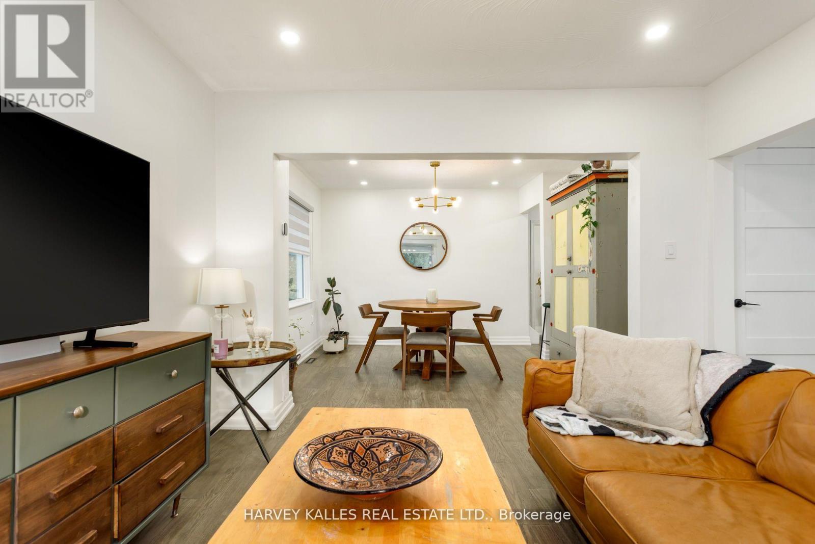 139 King Edward Avenue, Toronto, Ontario  M4C 5J7 - Photo 11 - E13223858