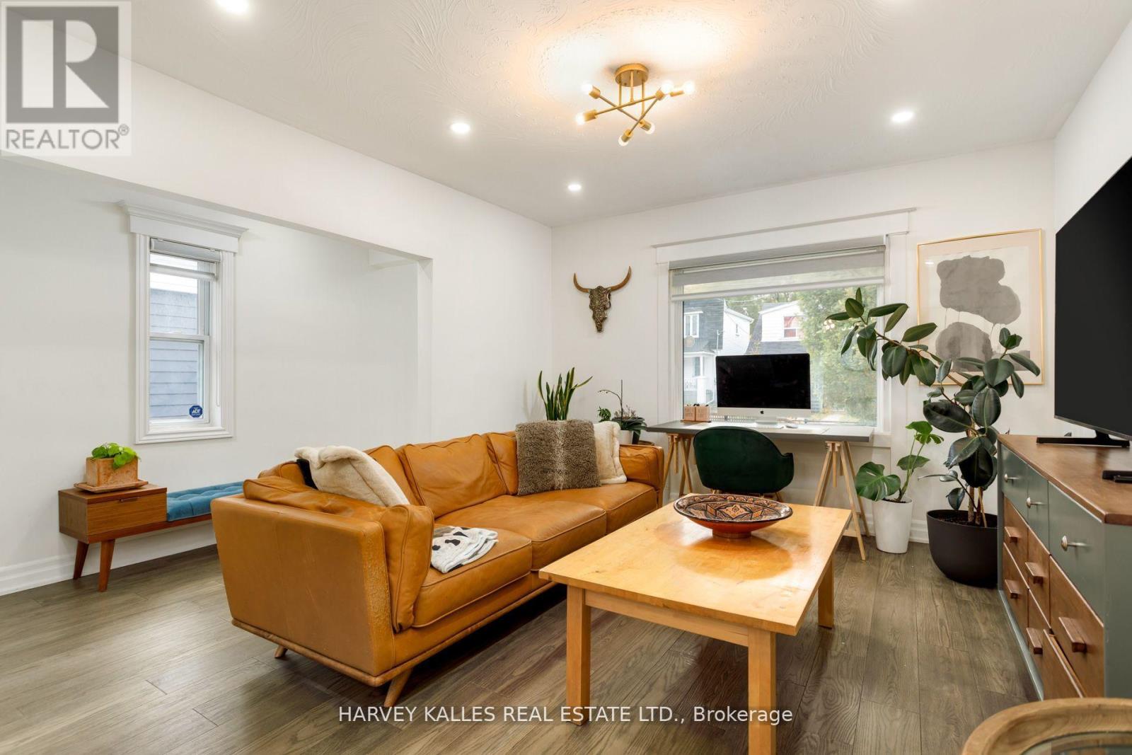 139 King Edward Avenue, Toronto, Ontario  M4C 5J7 - Photo 6 - E13223858