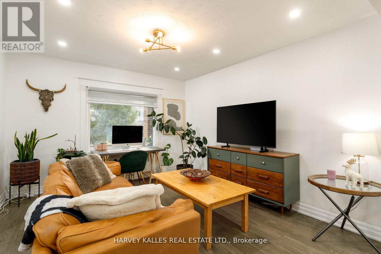 139 King Edward Avenue, Toronto, Ontario  M4C 5J7 - Photo 8 - E13223858