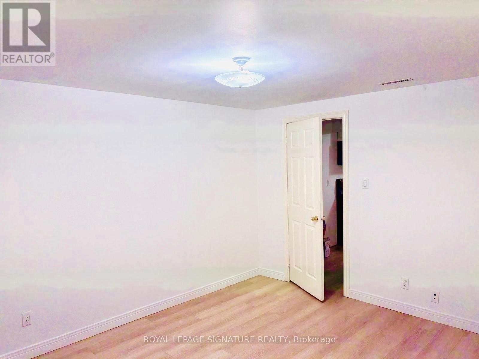 27 Dalbret Crescent, Toronto, Ontario M1T 2X2 - Photo 11 - E13223976