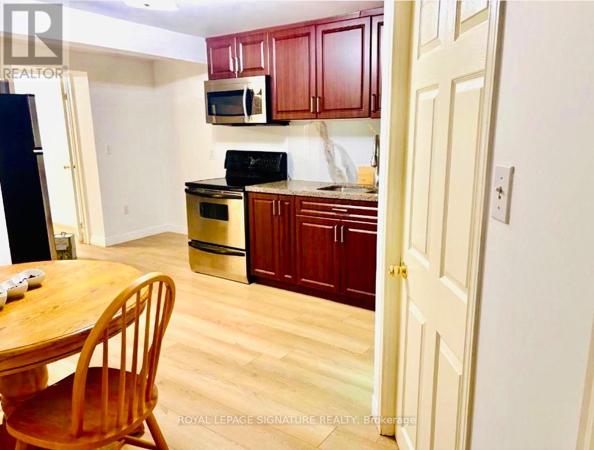 27 Dalbret Crescent, Toronto, Ontario M1T 2X2 - Photo 2 - E13223976