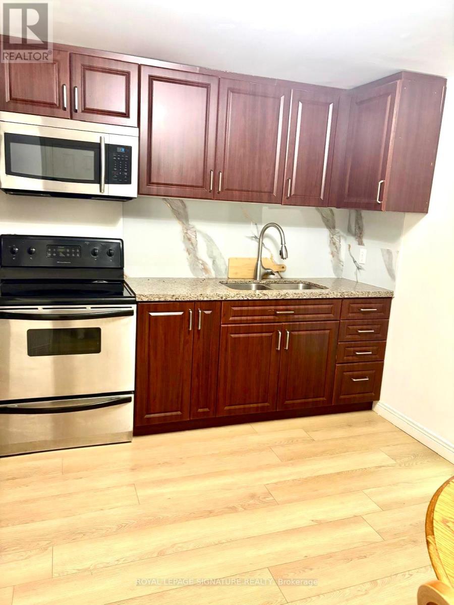 27 Dalbret Crescent, Toronto, Ontario M1T 2X2 - Photo 3 - E13223976