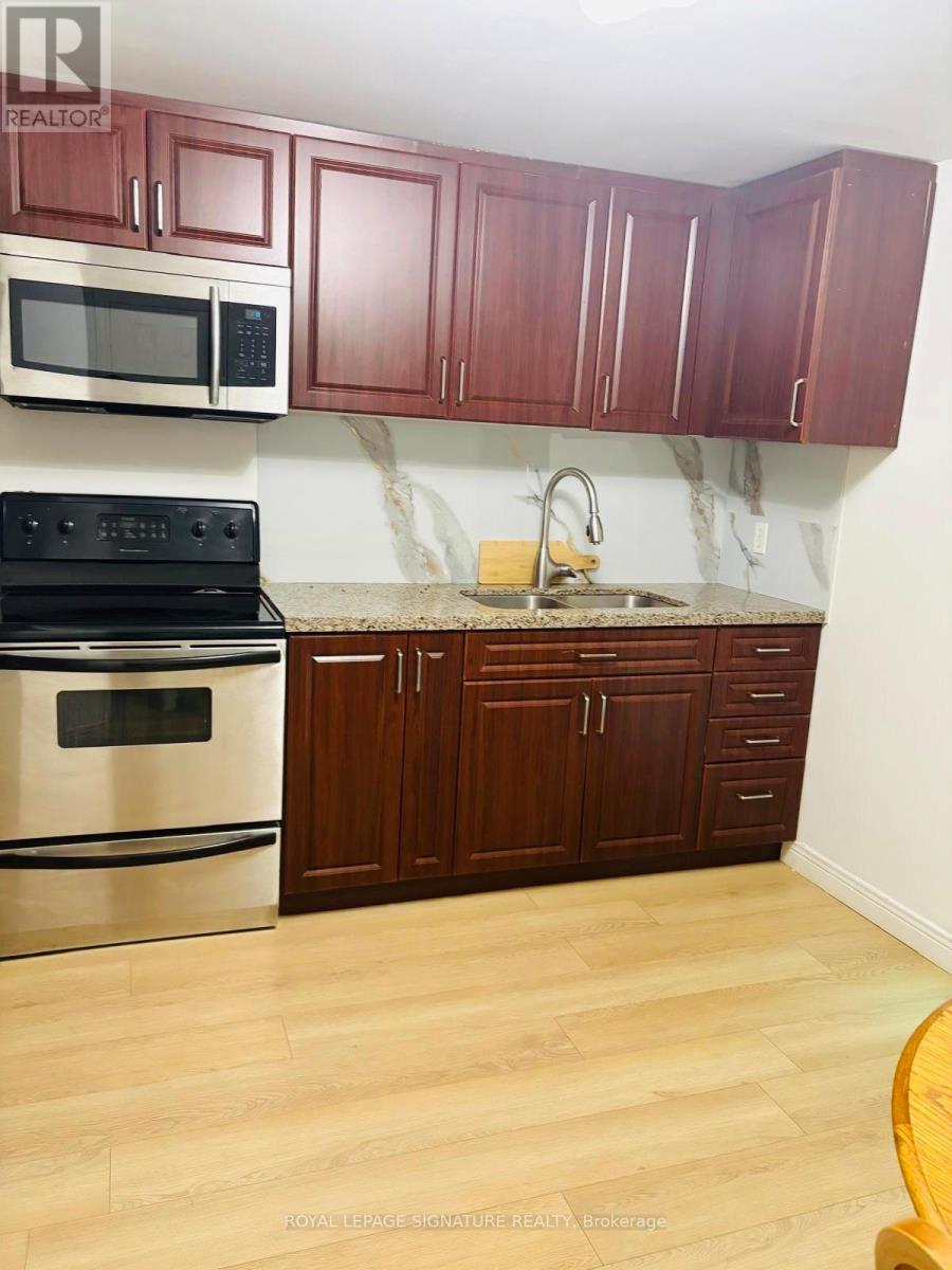 27 Dalbret Crescent, Toronto, Ontario M1T 2X2 - Photo 4 - E13223976