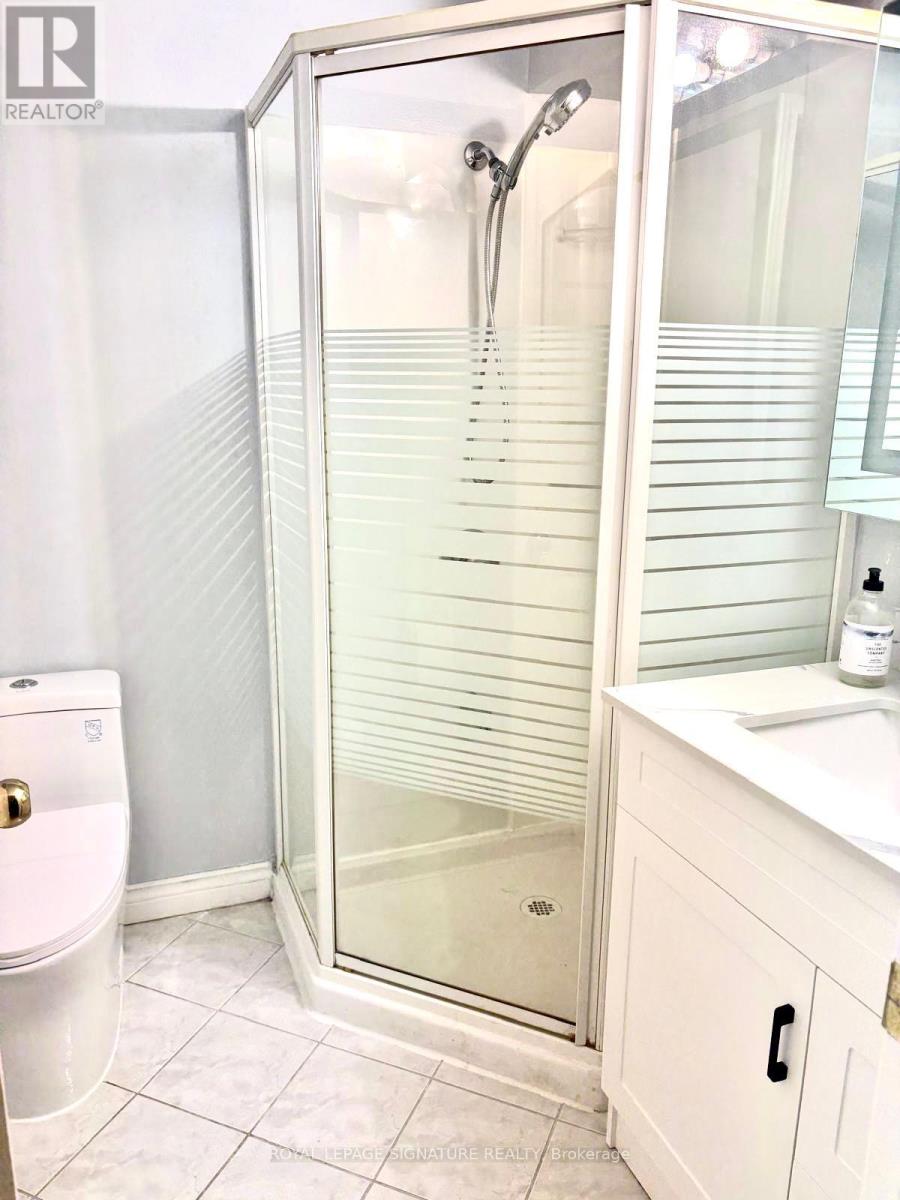 27 Dalbret Crescent, Toronto, Ontario M1T 2X2 - Photo 9 - E13223976