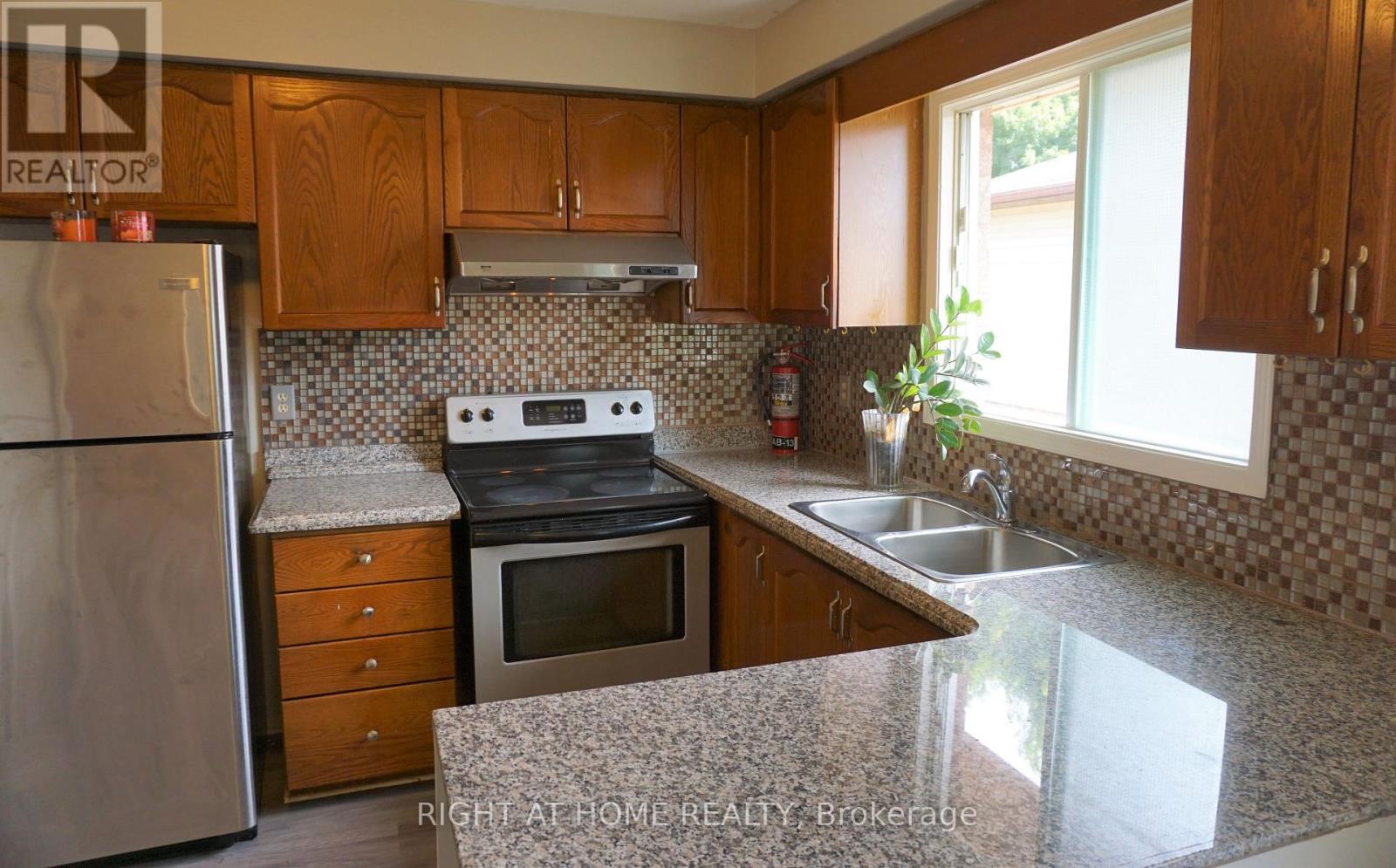 A - 7 Porritt Street, Barrie (Ardagh), Ontario  L4N 6Y5 - Photo 1 - S13223740