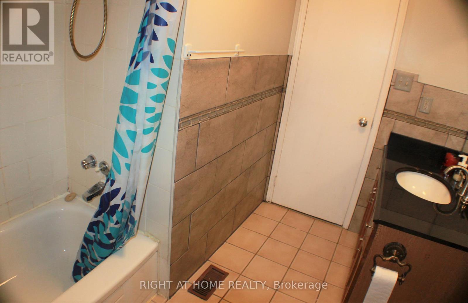 A - 7 Porritt Street, Barrie (Ardagh), Ontario  L4N 6Y5 - Photo 20 - S13223740