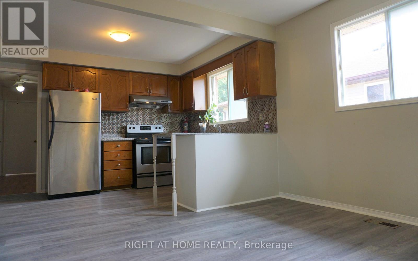 A - 7 Porritt Street, Barrie (Ardagh), Ontario  L4N 6Y5 - Photo 4 - S13223740