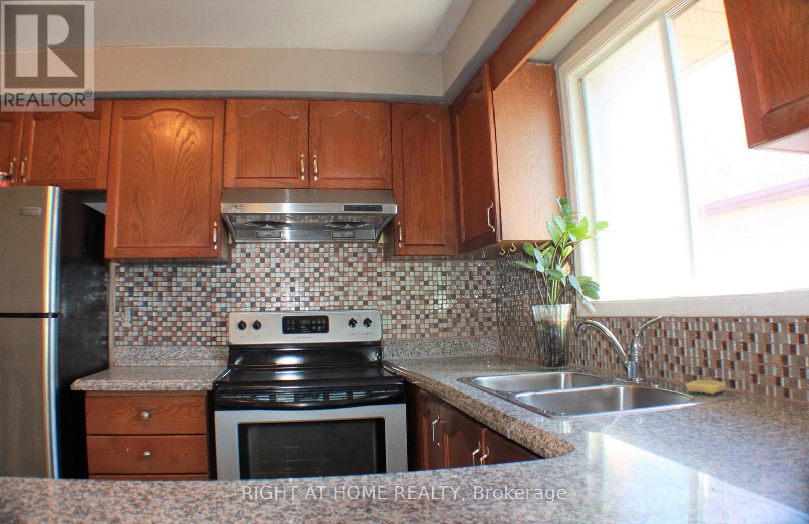 A - 7 Porritt Street, Barrie (Ardagh), Ontario  L4N 6Y5 - Photo 5 - S13223740