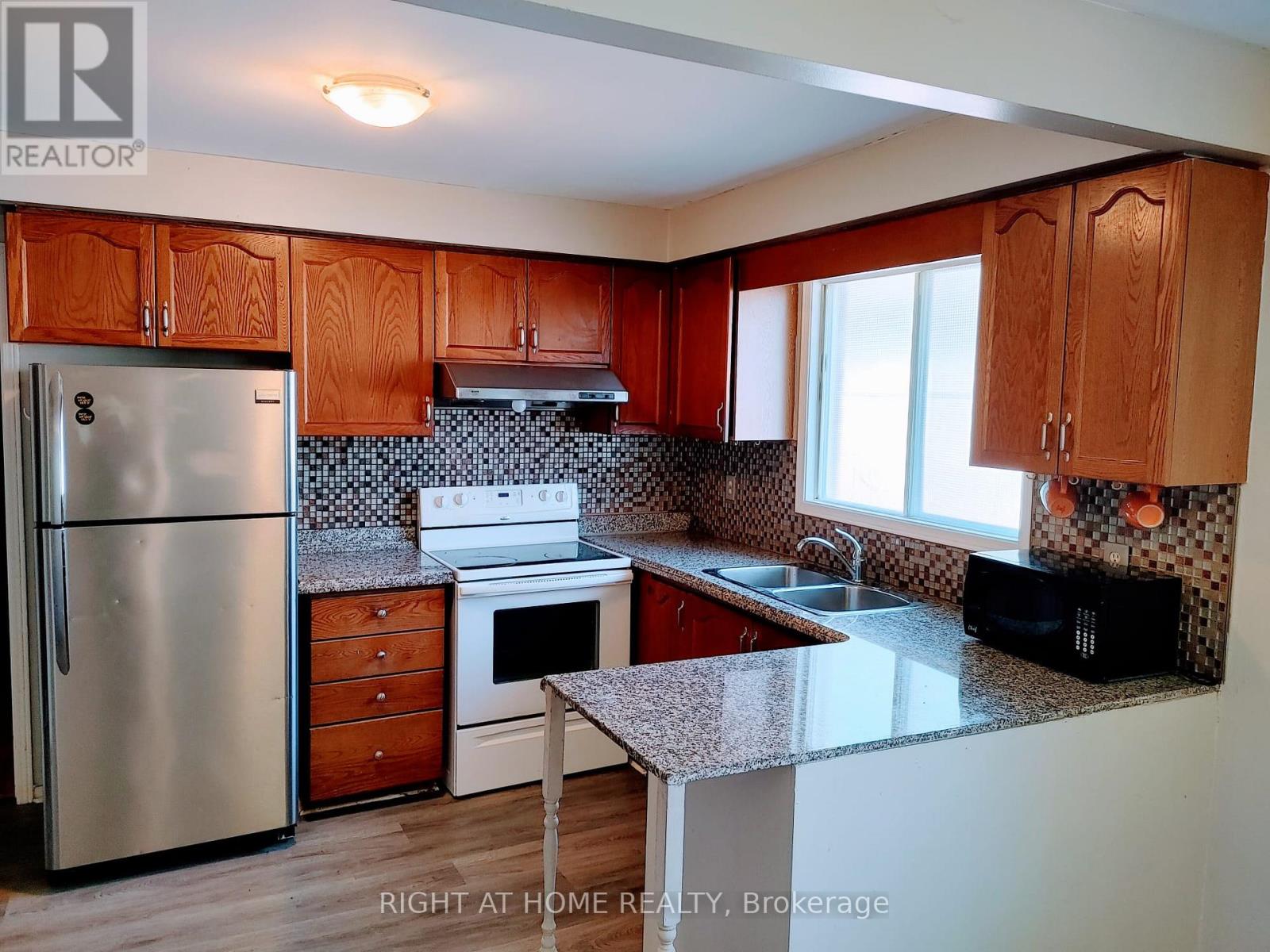 A - 7 Porritt Street, Barrie (Ardagh), Ontario  L4N 6Y5 - Photo 6 - S13223740