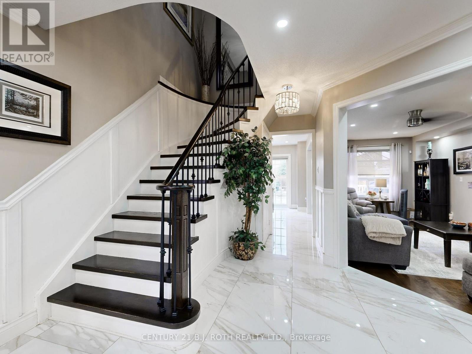14 Round Leaf Court, Barrie (Holly), Ontario  L4N 9N3 - Photo 4 - S13223936