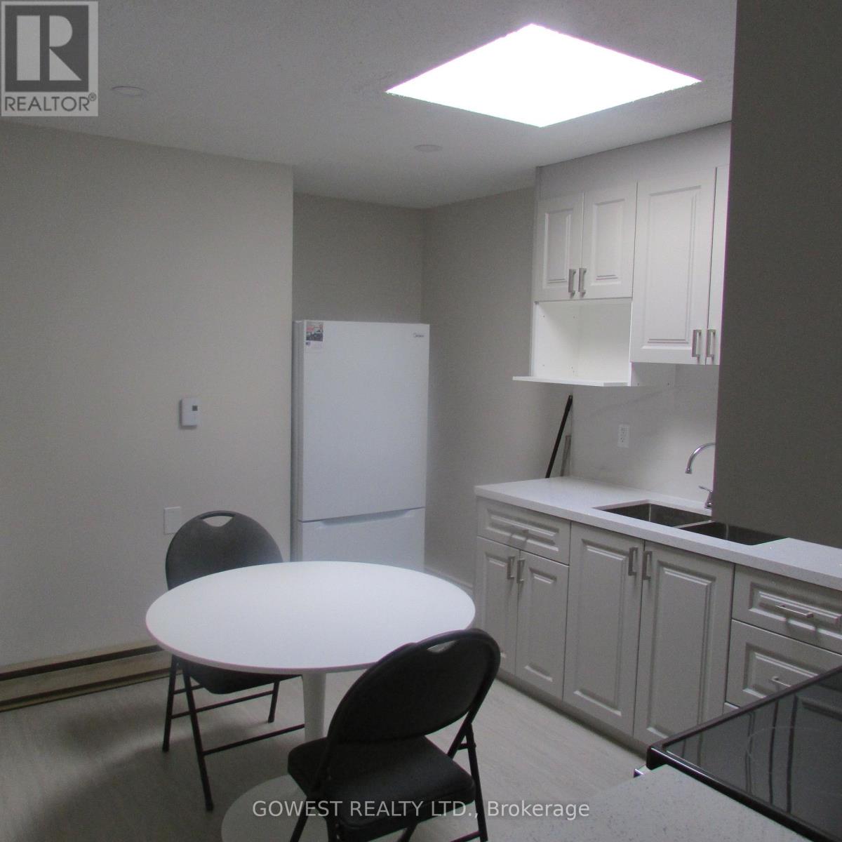 3rd Floor - 24a Roncesvalles Avenue, Toronto, Ontario  M6R 2K3 - Photo 6 - W13223722