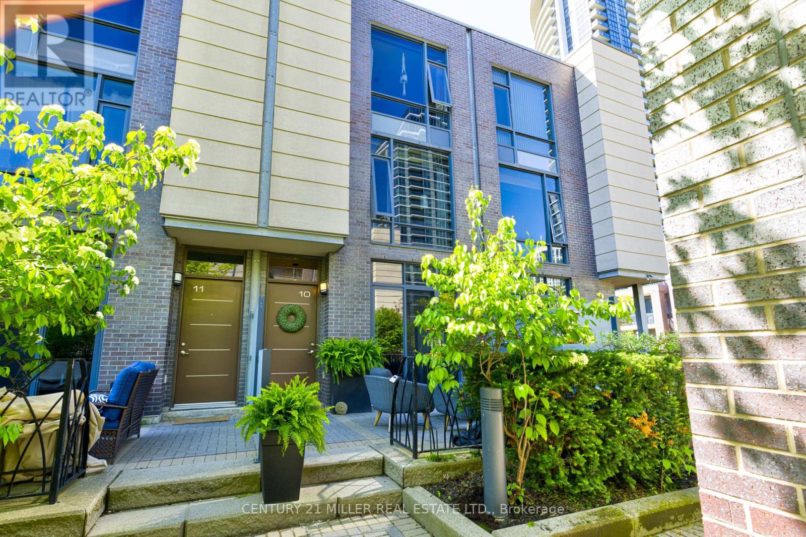 Th10 - 15 Valhalla Inn Road, Toronto, Ontario  M9B 0B3 - Photo 3 - W13223844