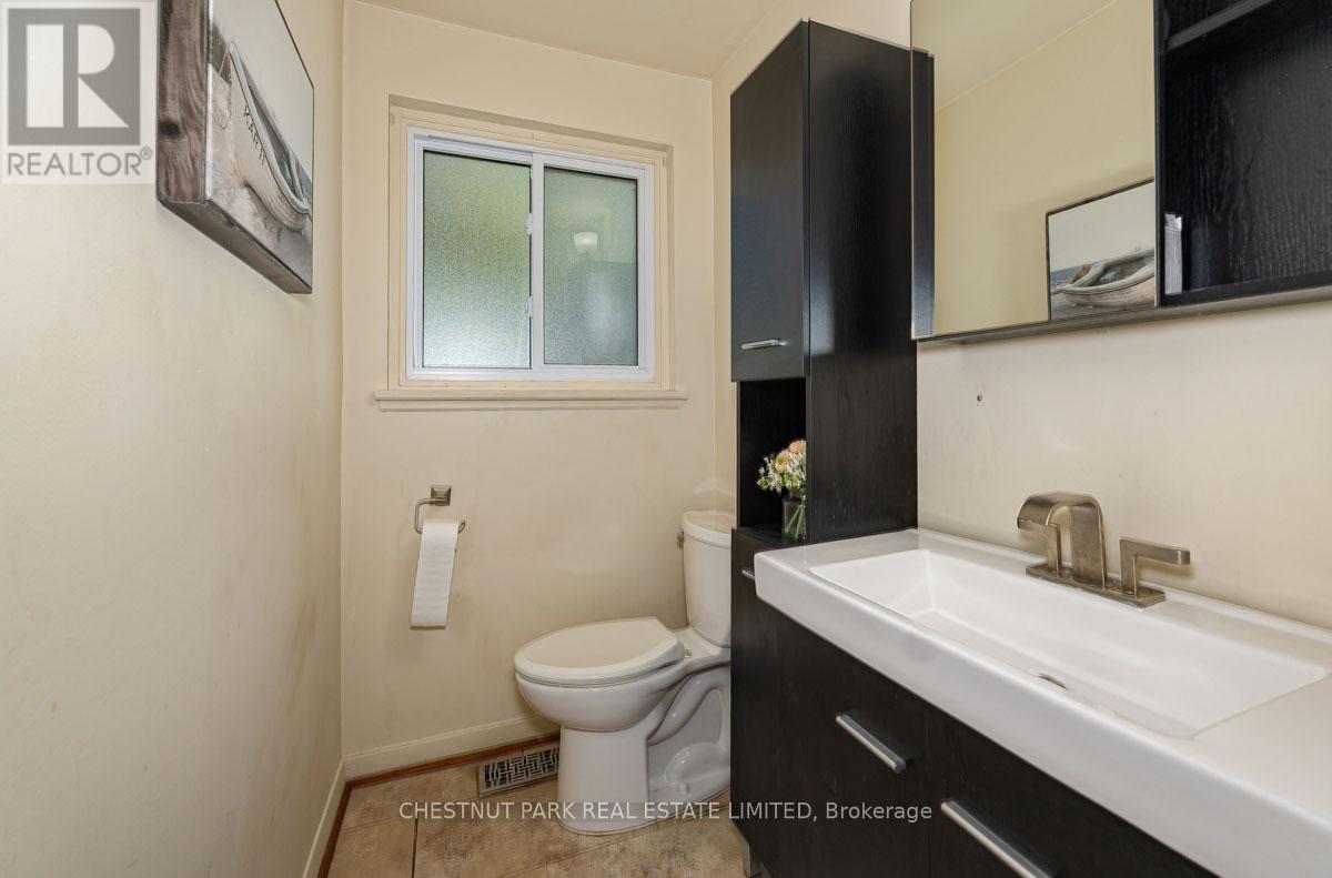 14 Vanderbrent Crescent, Toronto, Ontario  M9R 3W8 - Photo 12 - W13223850