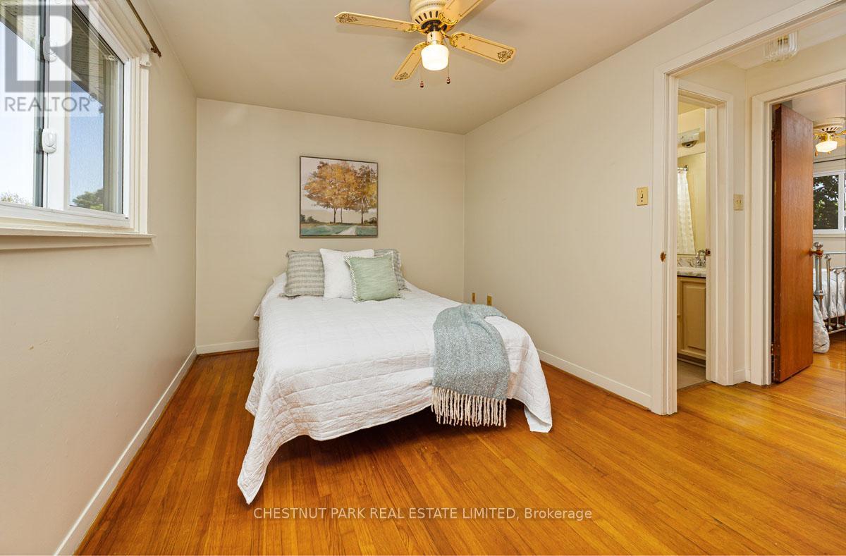14 Vanderbrent Crescent, Toronto, Ontario  M9R 3W8 - Photo 14 - W13223850