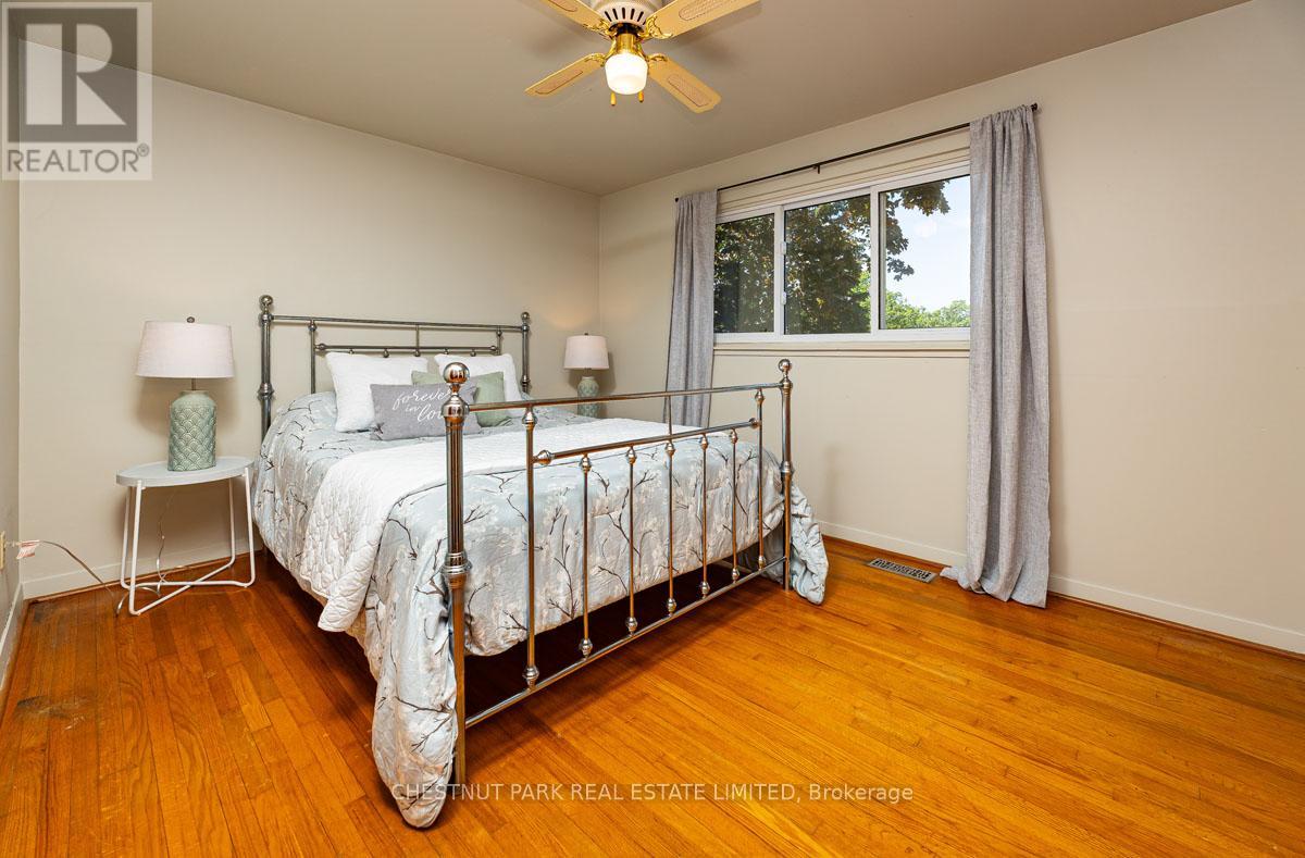 14 Vanderbrent Crescent, Toronto, Ontario  M9R 3W8 - Photo 15 - W13223850