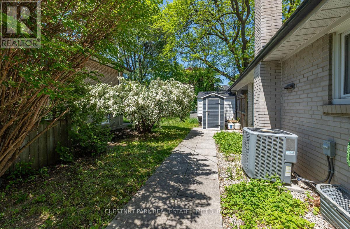 14 Vanderbrent Crescent, Toronto, Ontario  M9R 3W8 - Photo 21 - W13223850