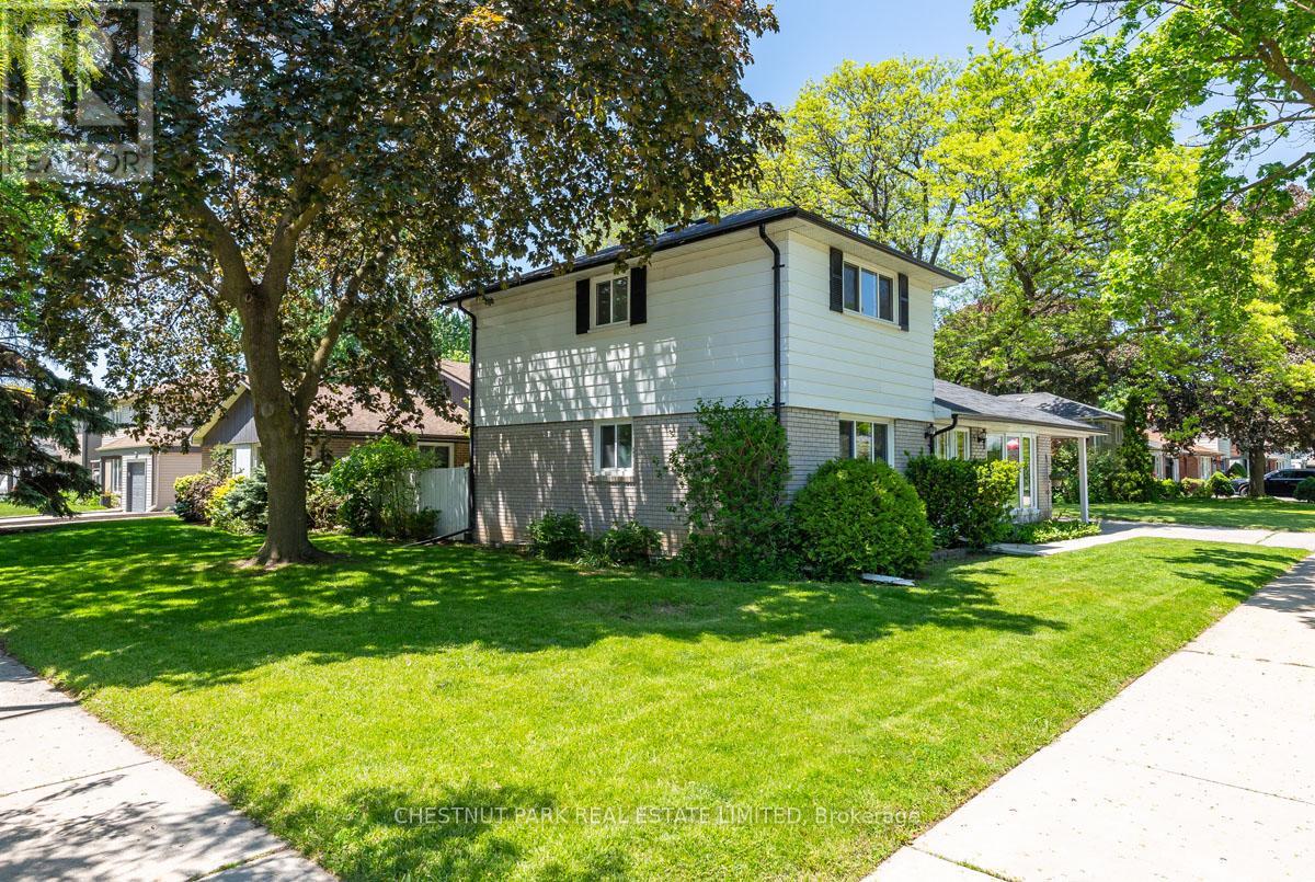 14 Vanderbrent Crescent, Toronto, Ontario  M9R 3W8 - Photo 24 - W13223850