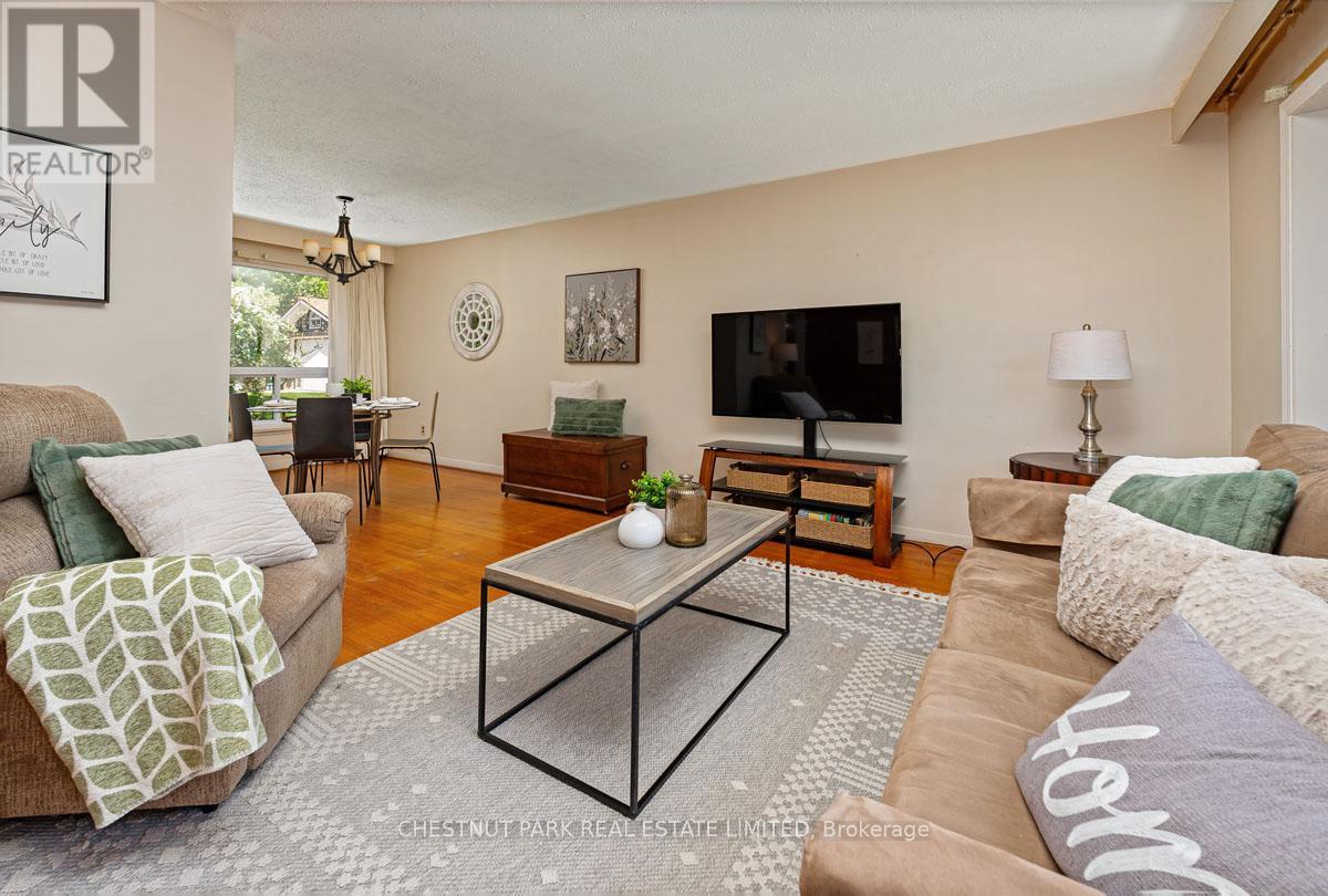 14 Vanderbrent Crescent, Toronto, Ontario  M9R 3W8 - Photo 3 - W13223850