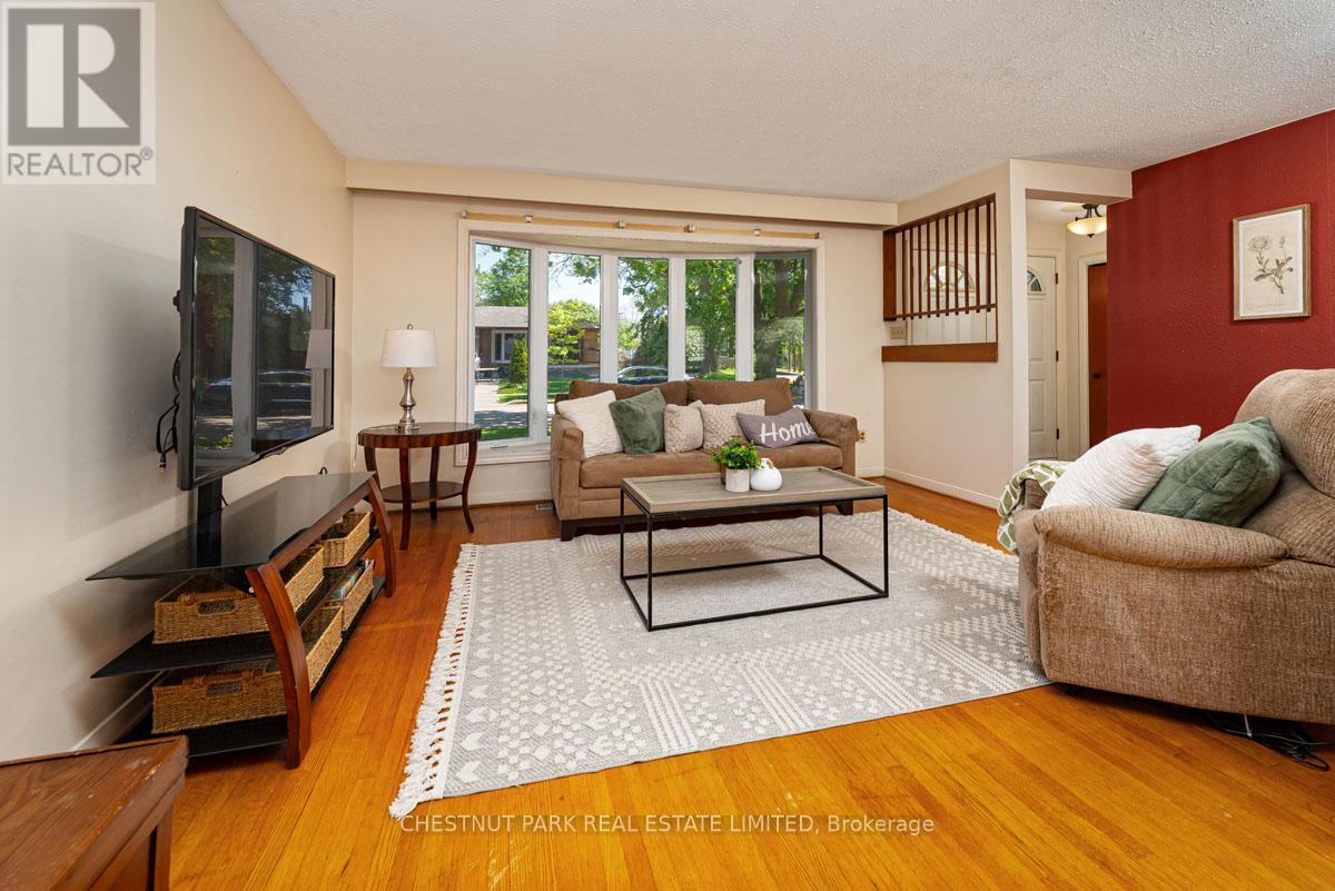 14 Vanderbrent Crescent, Toronto, Ontario  M9R 3W8 - Photo 4 - W13223850