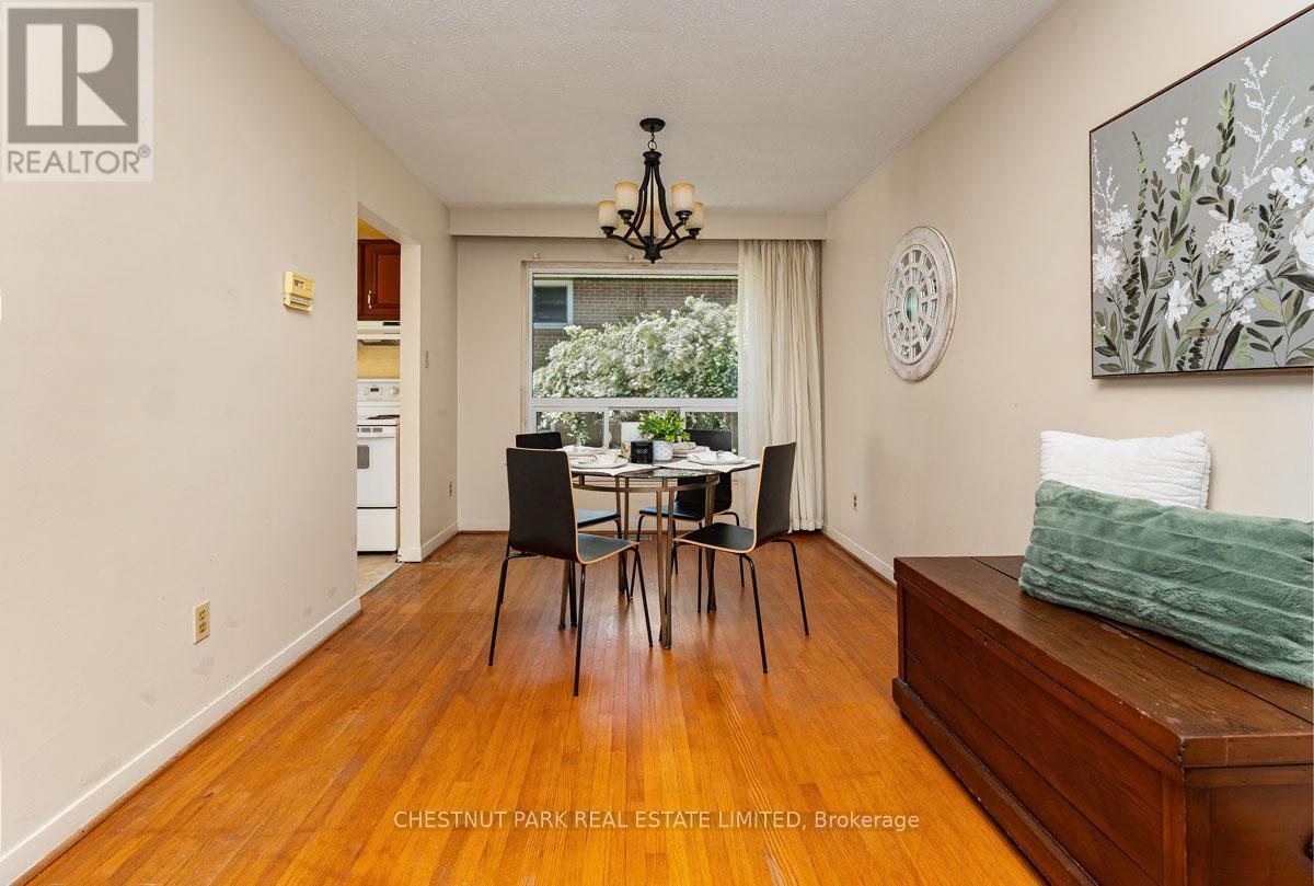 14 Vanderbrent Crescent, Toronto, Ontario  M9R 3W8 - Photo 5 - W13223850