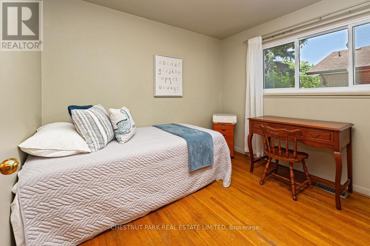 14 Vanderbrent Crescent, Toronto, Ontario  M9R 3W8 - Photo 9 - W13223850