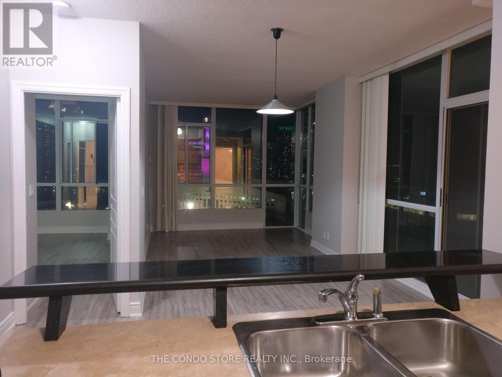 1709 - 220 Burnhamthorpe Road, Mississauga, Ontario  L5B 4N4 - Photo 9 - W13223962