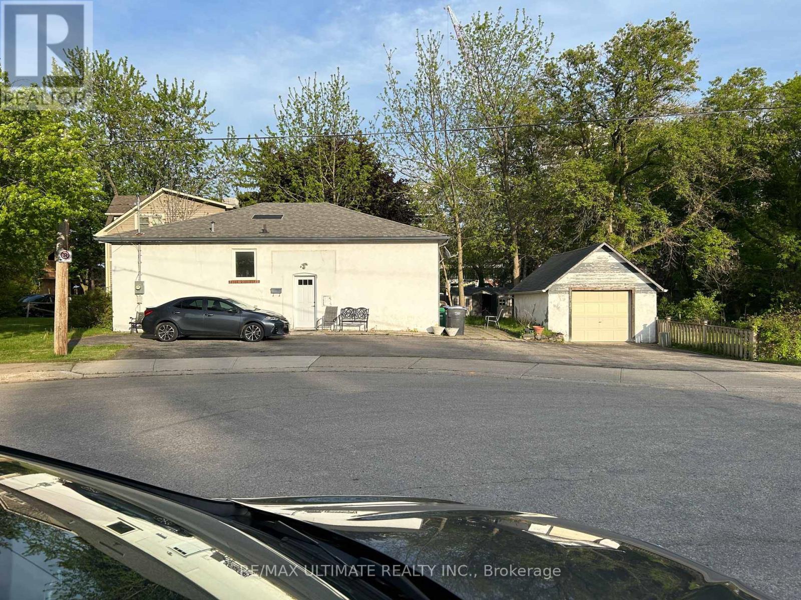 1076 Dixie Road, Mississauga, Ontario  L5E 2P4 - Photo 6 - W13224010