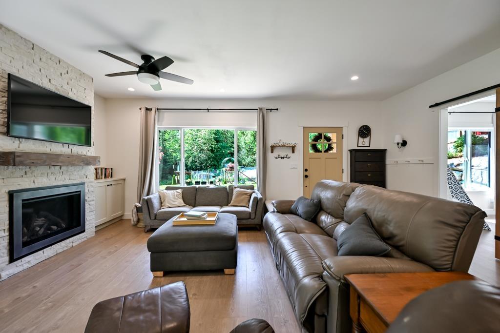 9933 Watt Street, Mission, British Columbia  V2V 0B6 - Photo 5 - R3129985