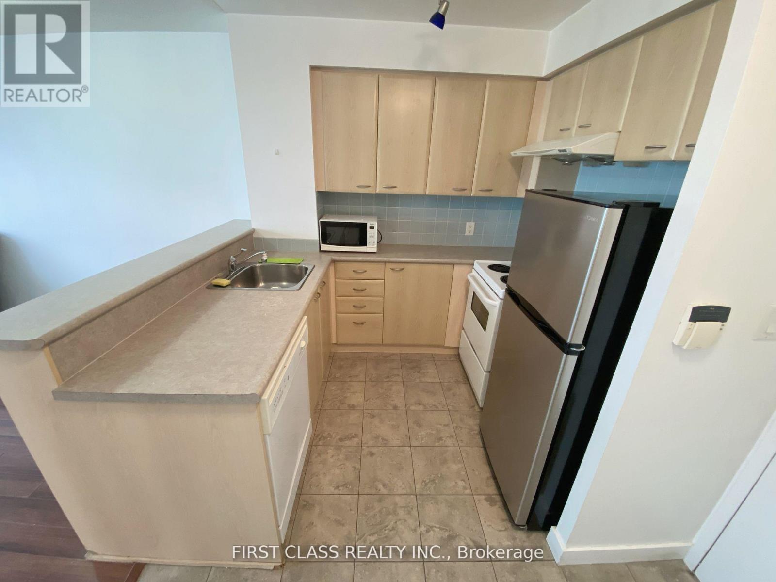 3006 - 36 Lee Centre Drive, Toronto, Ontario  M1H 3K2 - Photo 5 - E13224116