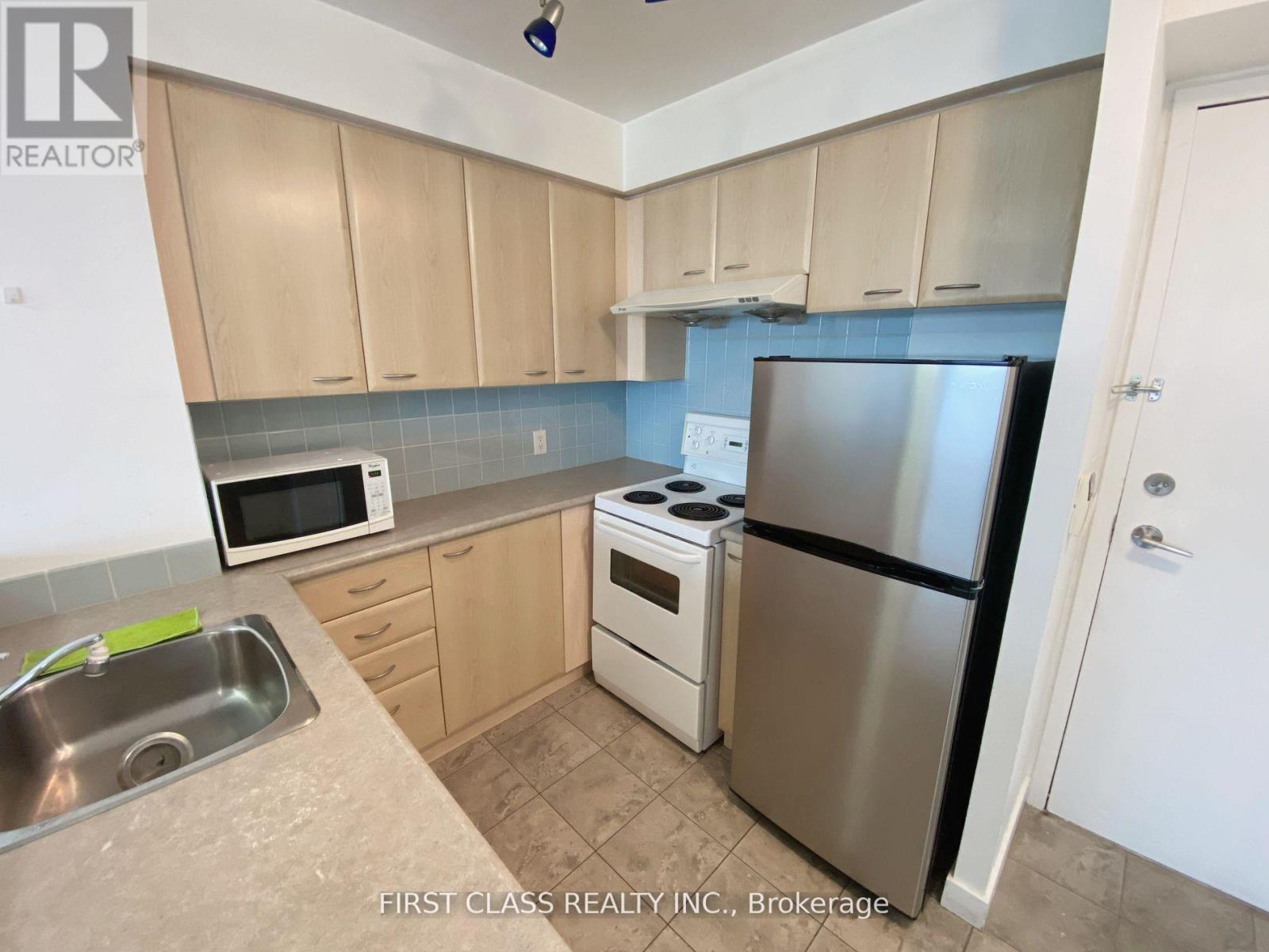 3006 - 36 Lee Centre Drive, Toronto, Ontario  M1H 3K2 - Photo 6 - E13224116