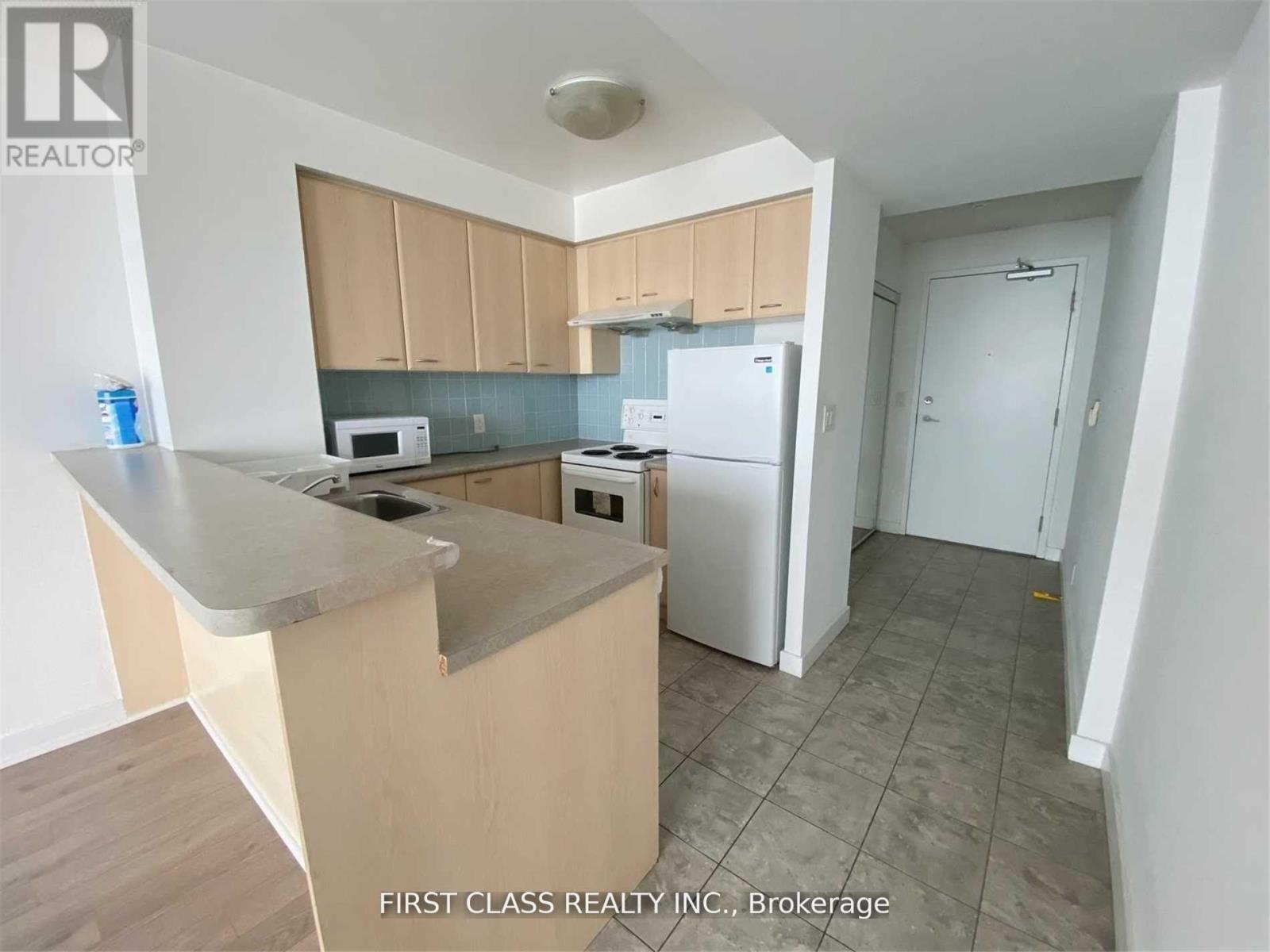 3312 - 38 Lee Centre Drive, Toronto, Ontario  M1H 3J7 - Photo 3 - E13224128