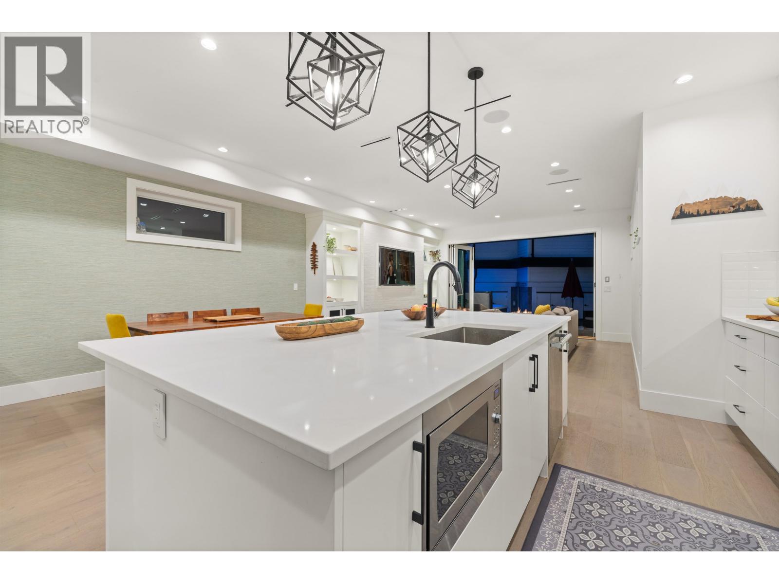 336 E Keith Road, North Vancouver, British Columbia  V7L 1V7 - Photo 5 - R3130330